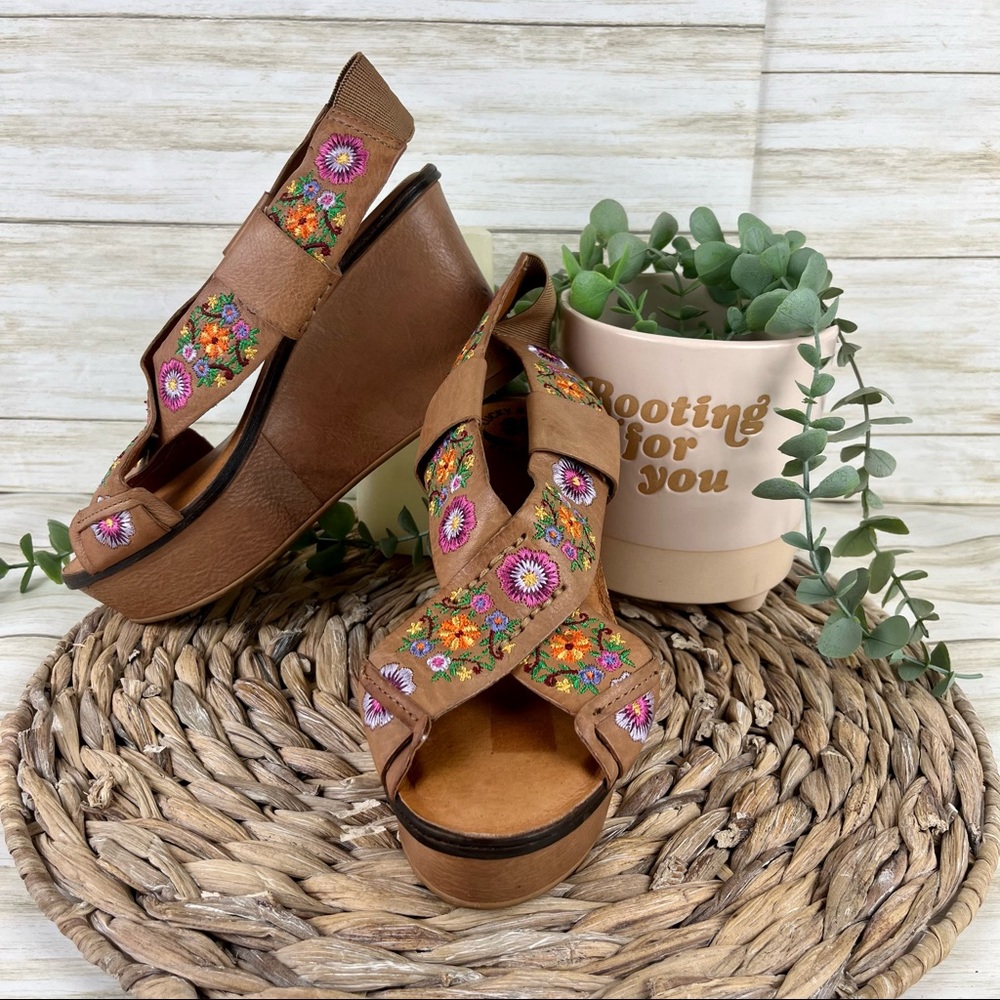 Lucky Brand Y2K Embroidered Floral KoKo Wedge Sandals – Size 6